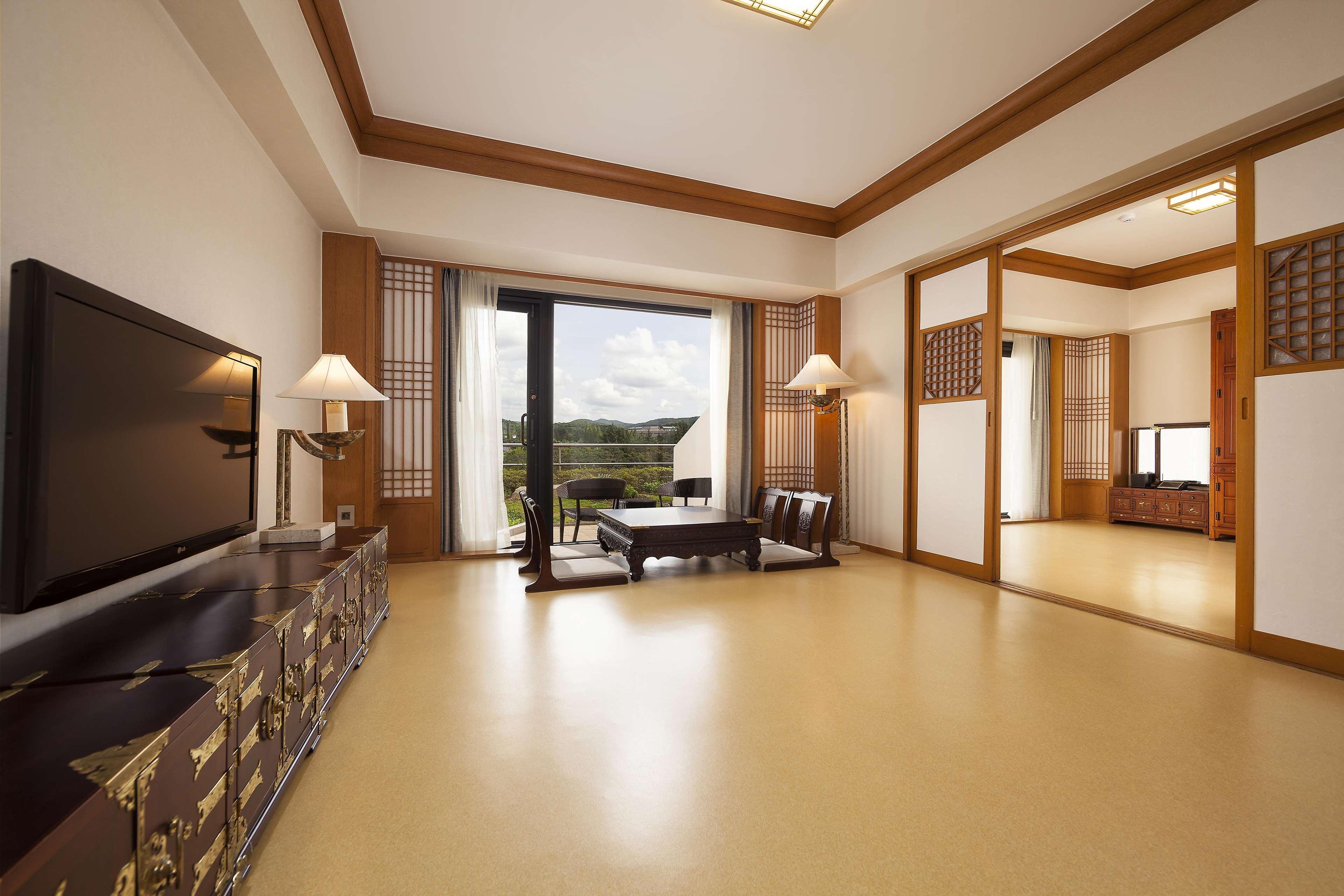 Hilton Gyeongju Hotel Exterior photo